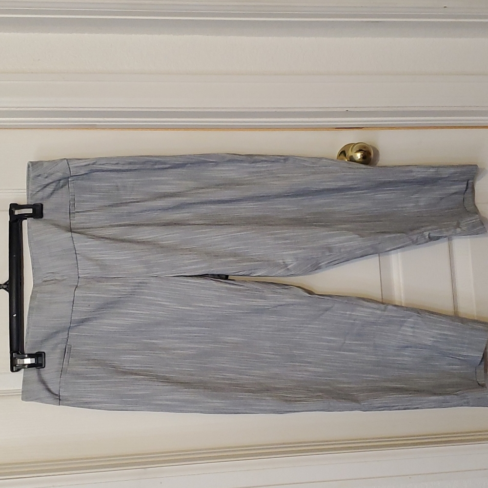Alfani capri  grey and white 16